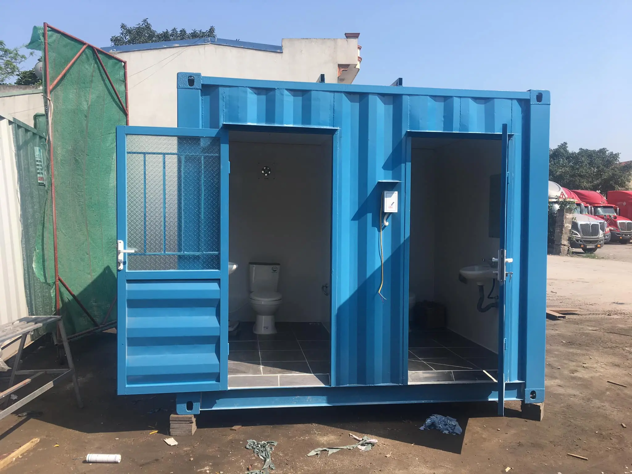Container 10 feet toilet