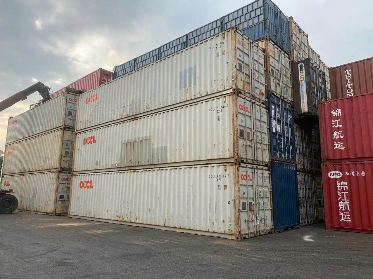 Container 40 GP hãng OOCL cao 2.6m dùng làm kho, đóng hàng